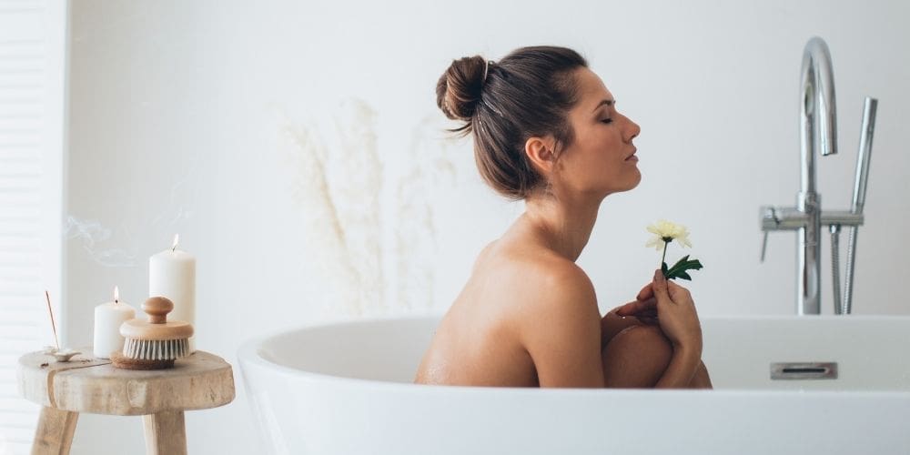 femme dans un bain
