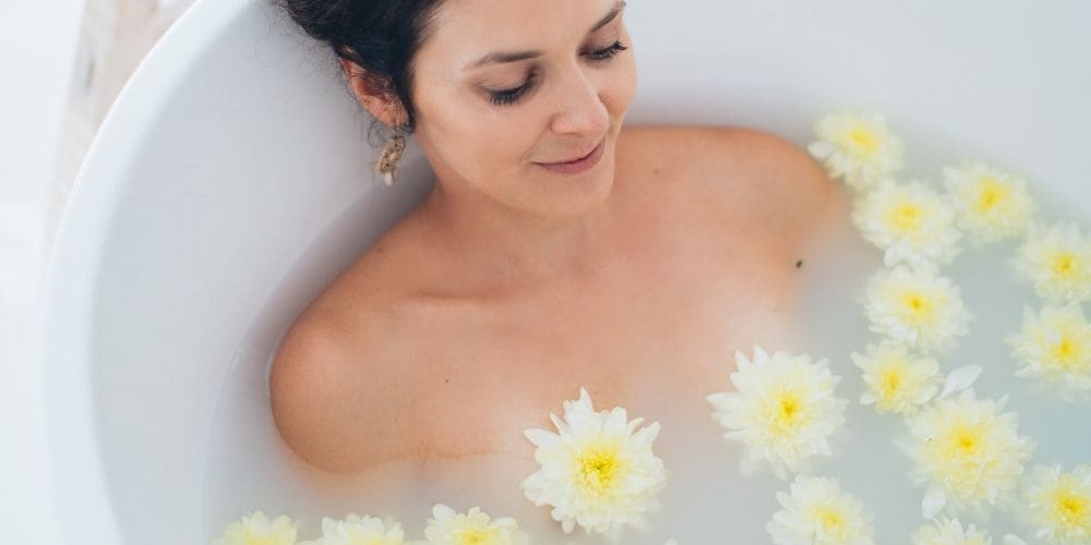 femme dans une baignoire