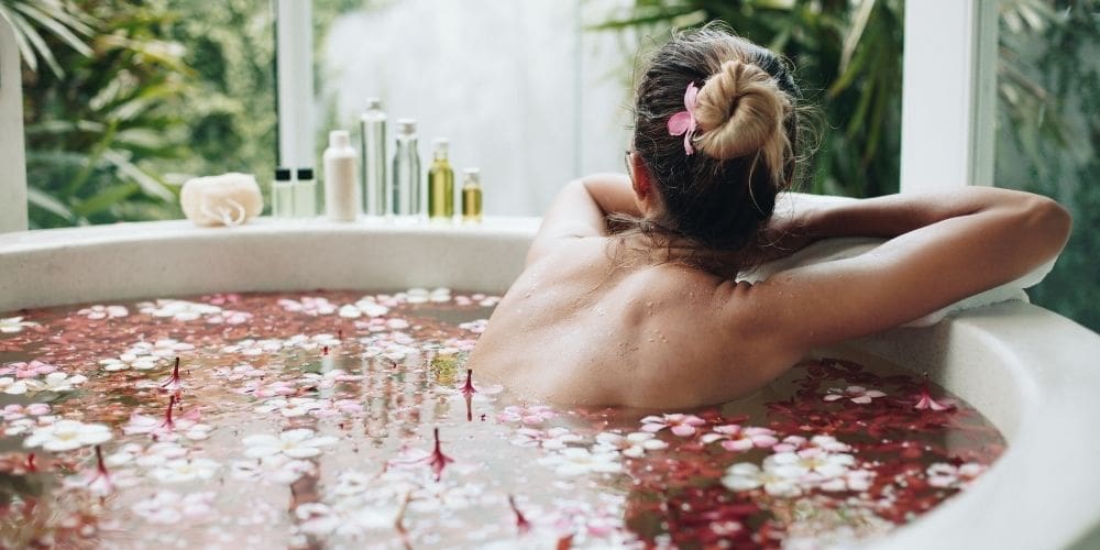 femme qui prend un bain